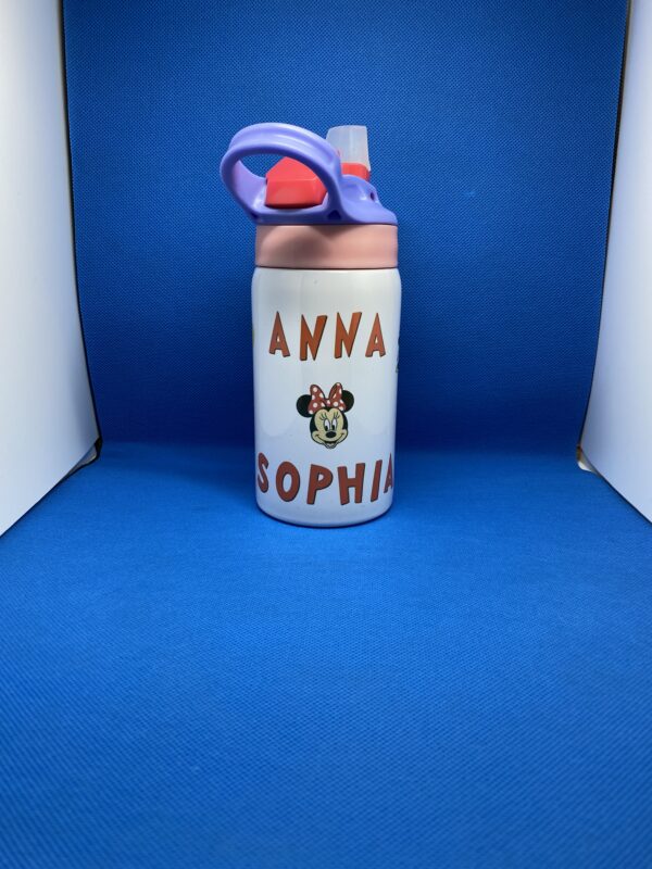 A cup that has anna and sophia written on it.