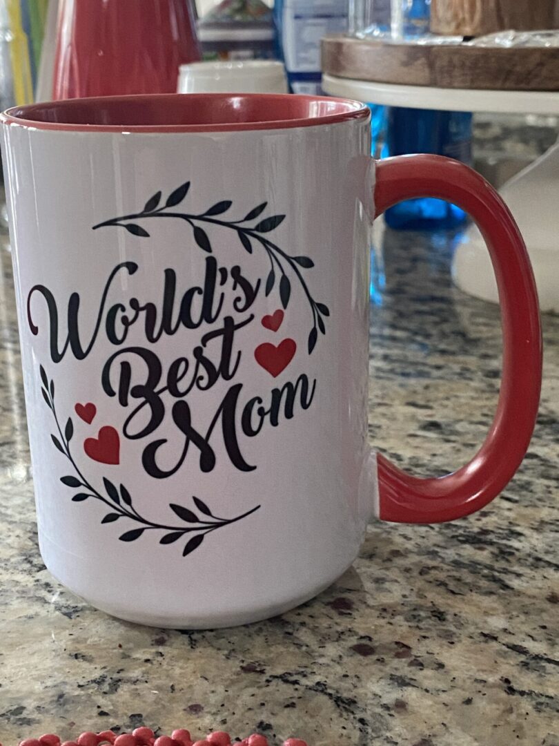 A coffee mug that says world 's best mom.