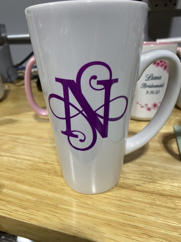 A close up of the letter n on a coffee cup