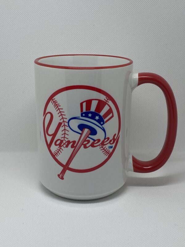 A yankees coffee mug with the logo of the team.