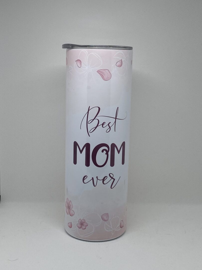 A tall skinny cup with the words best mom ever on it.